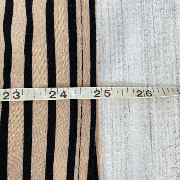 Belah & Codey women M scoopneck stripe top w/decorative shoulder buttons - Picture 10 of 12